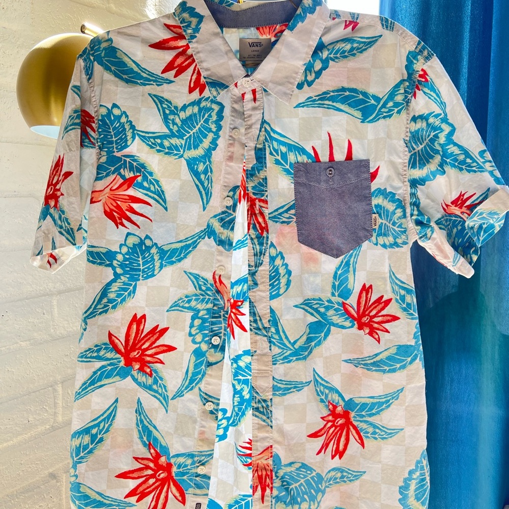 Vans Off The Wall, short sleeve button up. Size Large. Great summer colors!